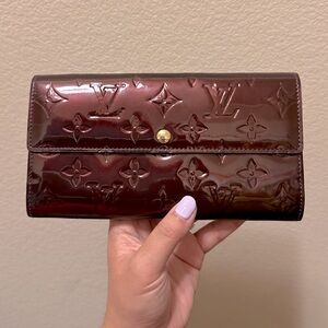 Louis Vuitton Vernis Sarah Wallet in Rouge Fauviste